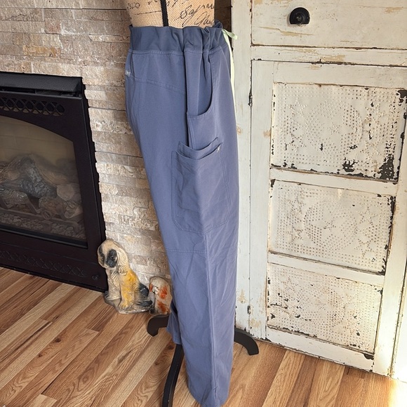 FIGS drawstring cargo style scrub pants 2 hip pockets 2 legs pockets lavender - Picture 8 of 16